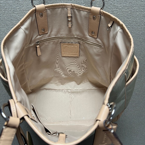 Coach Large Metro Gold Tote Bag and Wristlet Set - Picture 4 of 7